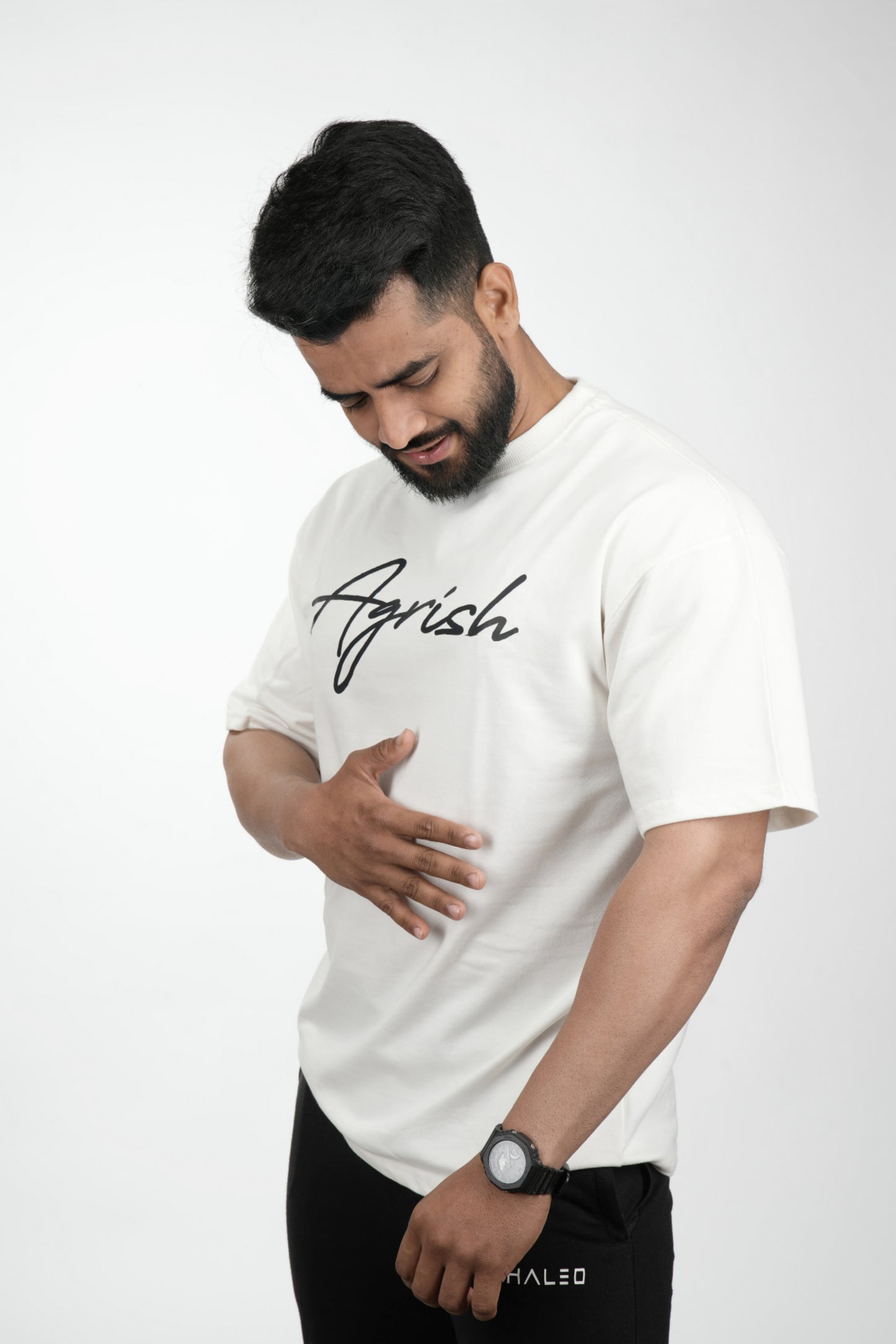 Men Printed Round Neck Pure Cotton Off White T-Shirt for Biceps Day at the Gym.